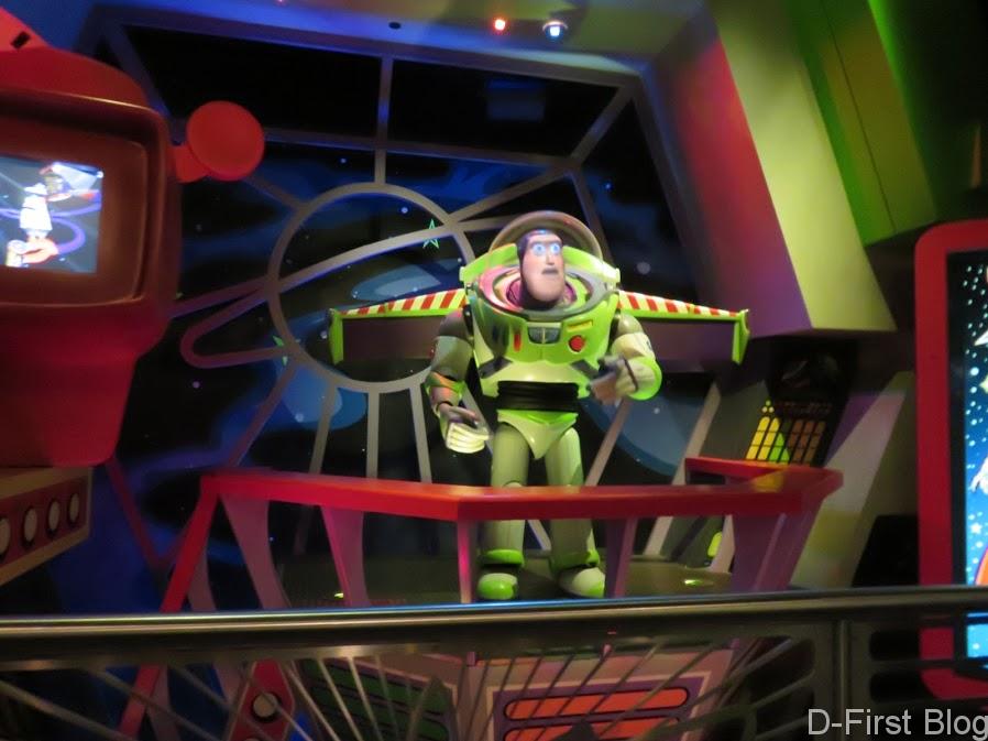 Wdw バズ ライトイヤーのスペースレンジャー スピン